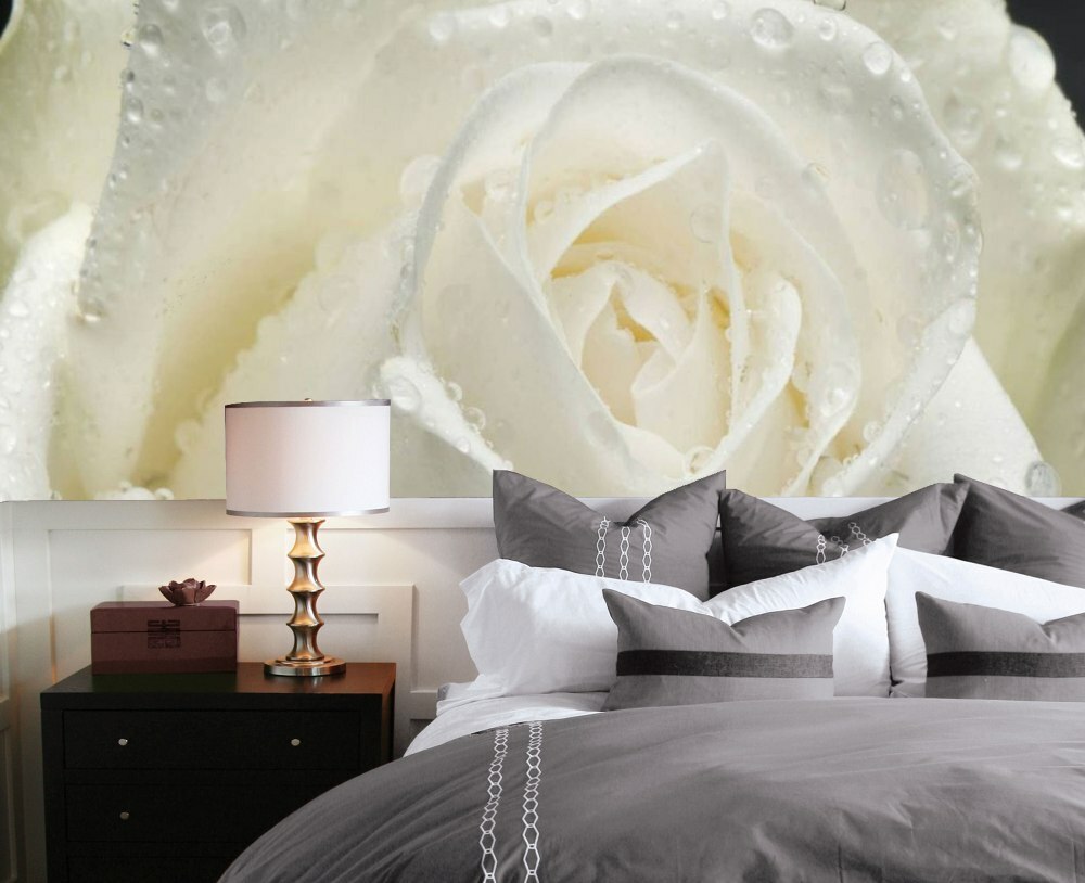 Papel pintado en las rosas del dormitorio