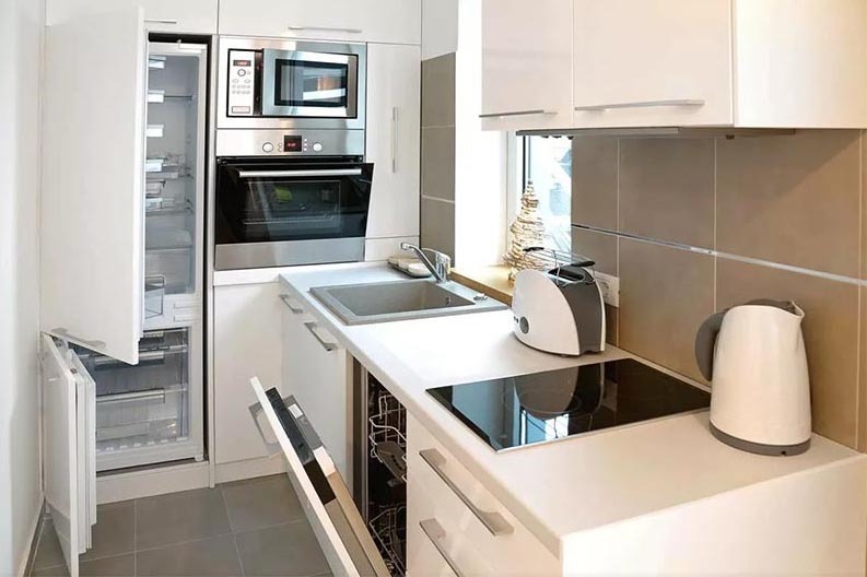 Les appareils intégrés aideront également en l'absence d'espace supplémentaire dans la cuisine.