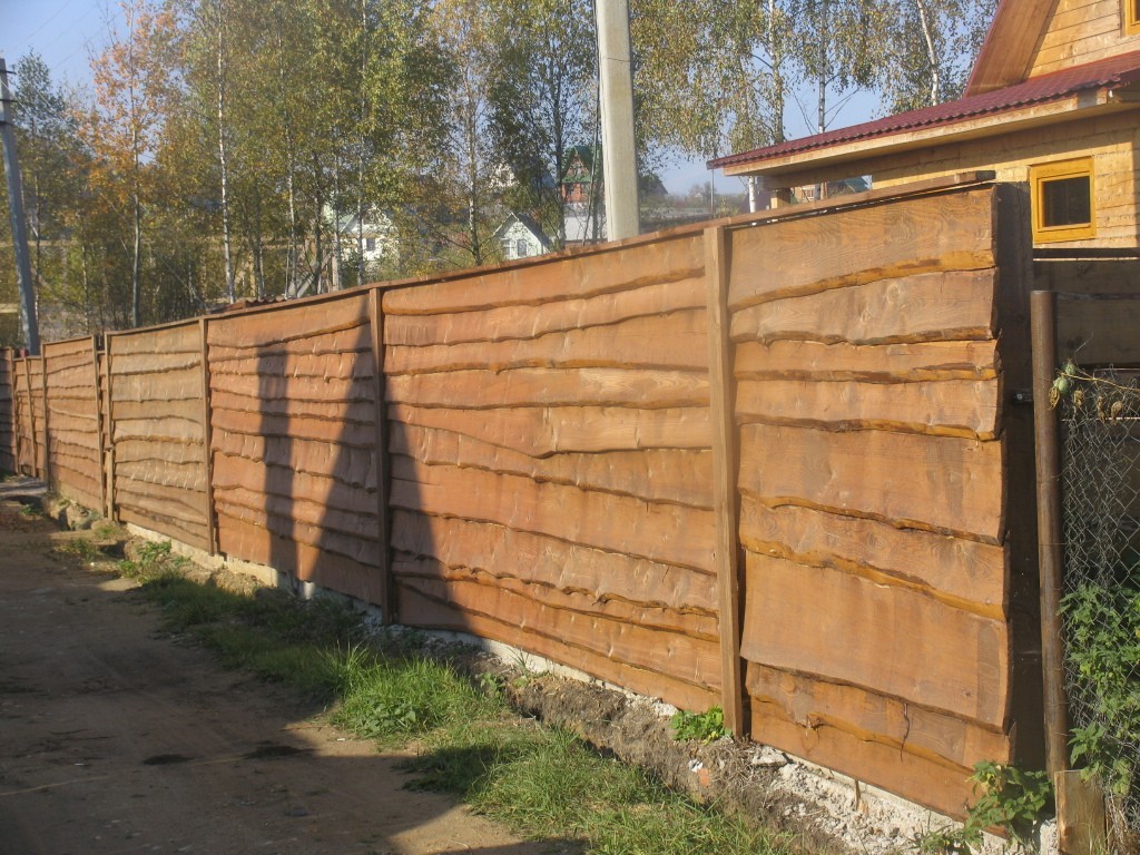Scala per recinzione sorda in legno di bassa qualità