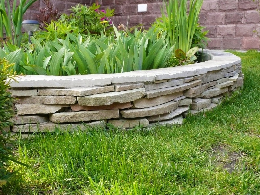 Beds of stones: how to make in landscape design examples with photos