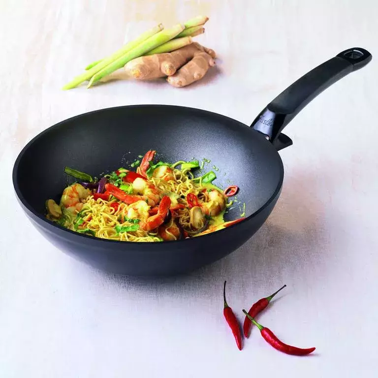 padella wok con manico rimovibile