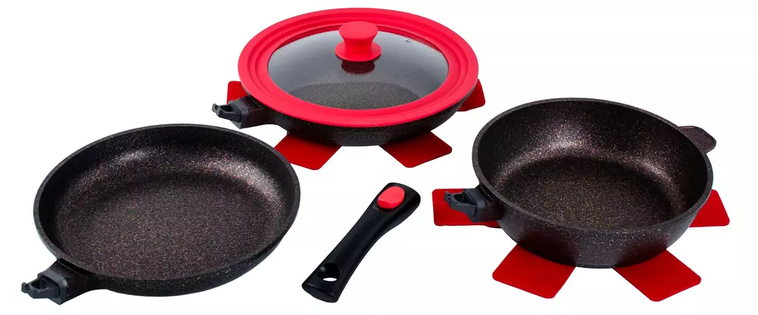 Photo of a grill pan with a removable handle