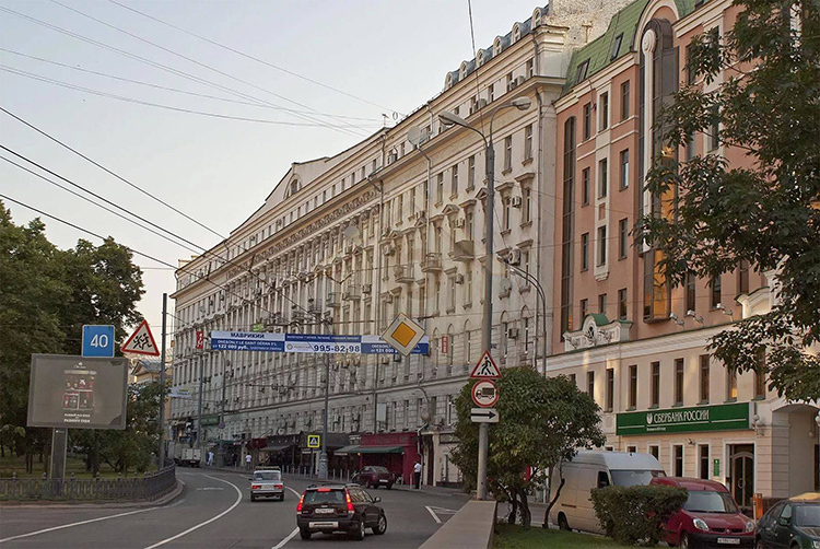 Detta hus på Nikitsky Boulevard rymmer huvudstadens lägenhet Alsou