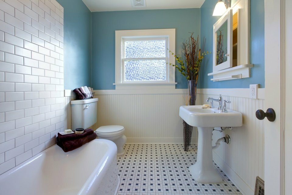 Boar tile over white bathroom