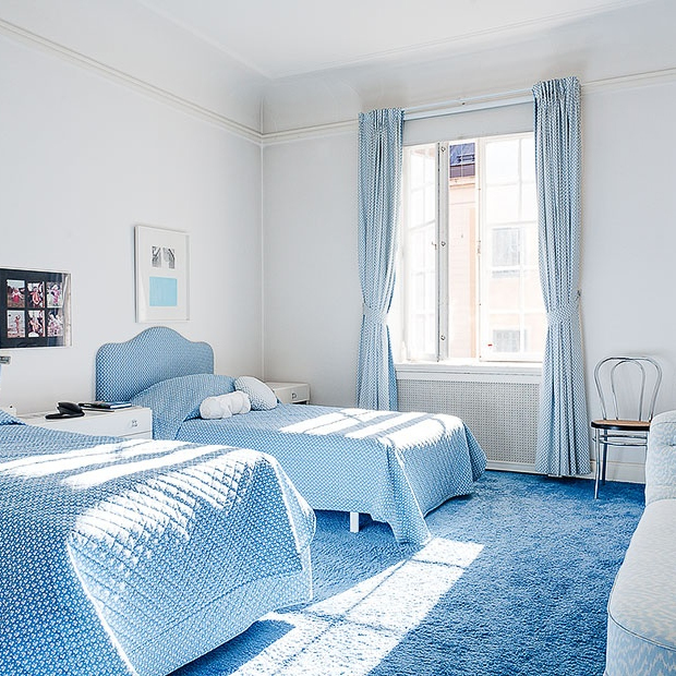 pavimenti blu in camera da letto dei ragazzi