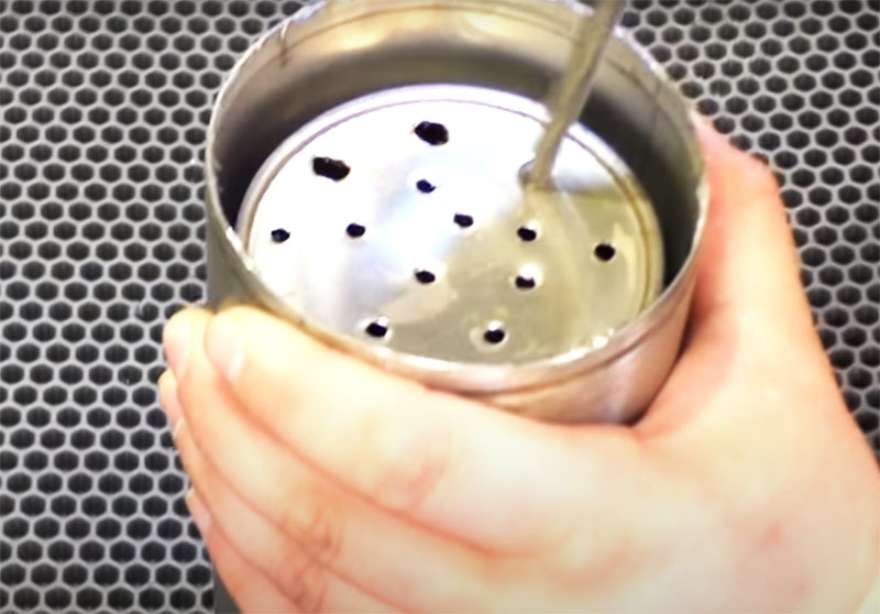 The bottom of the inner flask must also be pierced with a drill. Air will flow from below through these holes for active combustion of fuel