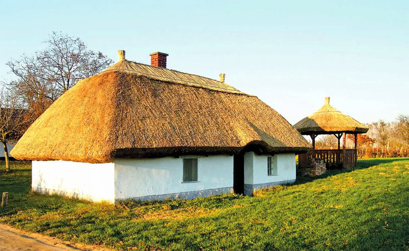 Hiše iz žepča v južni Rusiji stojijo že stoletja in so v primerjavi s stanovanji iz novodobnih materialov toplejše in udobnejše.