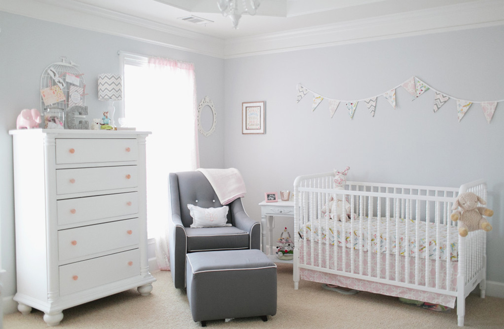 yeni doğan fotoğraf fikirleri için bebek odası