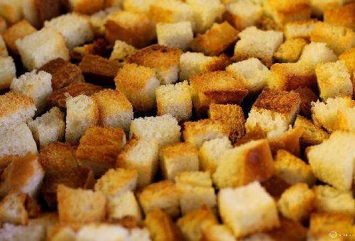 Kako sušiti piškote v peči iz različnih vrst kruha
