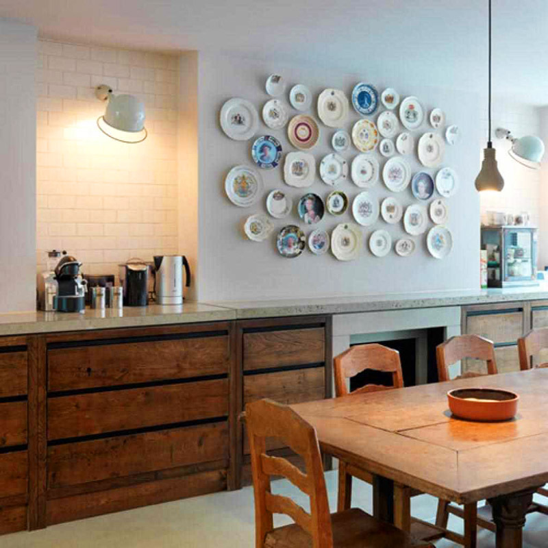 Udělání obyčejného bytu jedinečným: výzdoba stěny v kuchyni