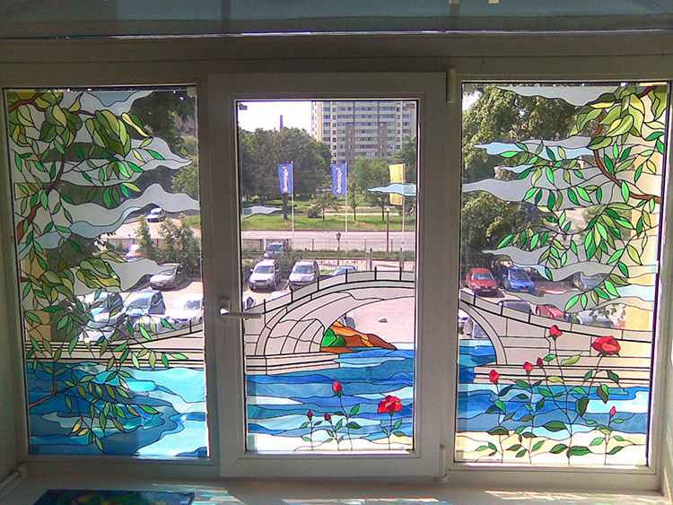 Selvklebende på vinduet fullstendig forandre peyzazhFOTO: city.ck.ua