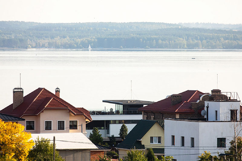 Skats uz Minskas jūru no otrā stāva logiem