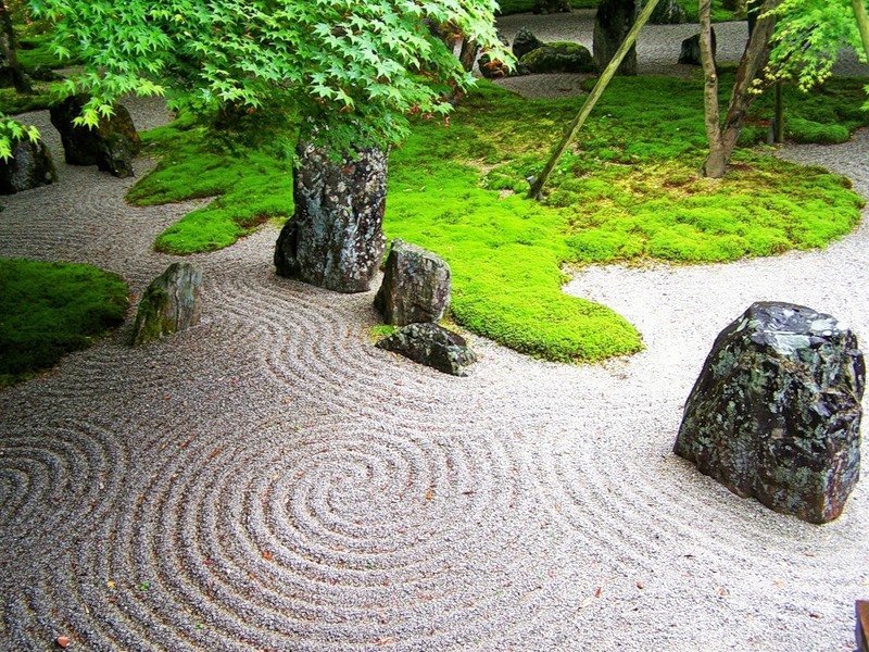 Puutarha japanilainen tyyli kivet