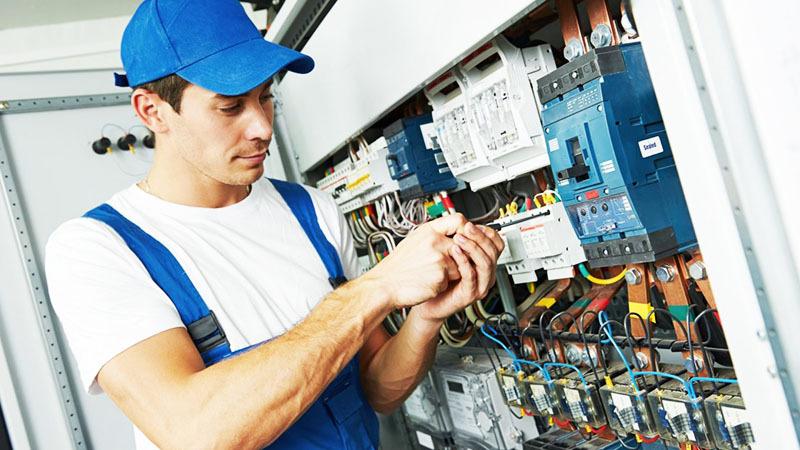 Jak identifikovat špatného elektrikáře: nástroj, zkušenosti, portfolio