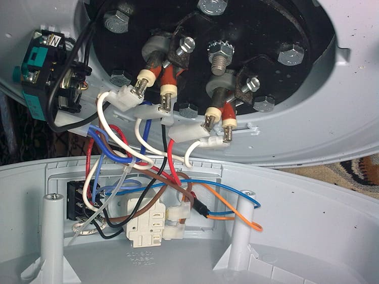 All'interno del riscaldatore è presente un gran numero di sensori, compresi quelli che proteggono dal riscaldamento eccessivo
