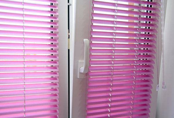 How to wash blinds without removing their windows