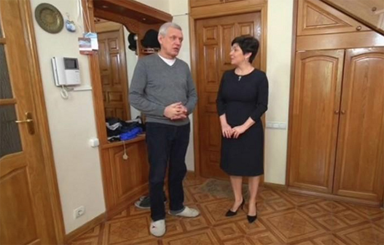 Alexander Galibin vaimonsa pyysi apua suunnittelussa huone on tunnettujen suunnittelijoiden programmyFOTO: starhit.ru