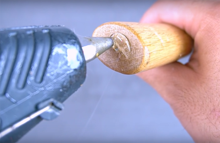 Apply glue to the end of the hammer handle. Better use a hot gun
