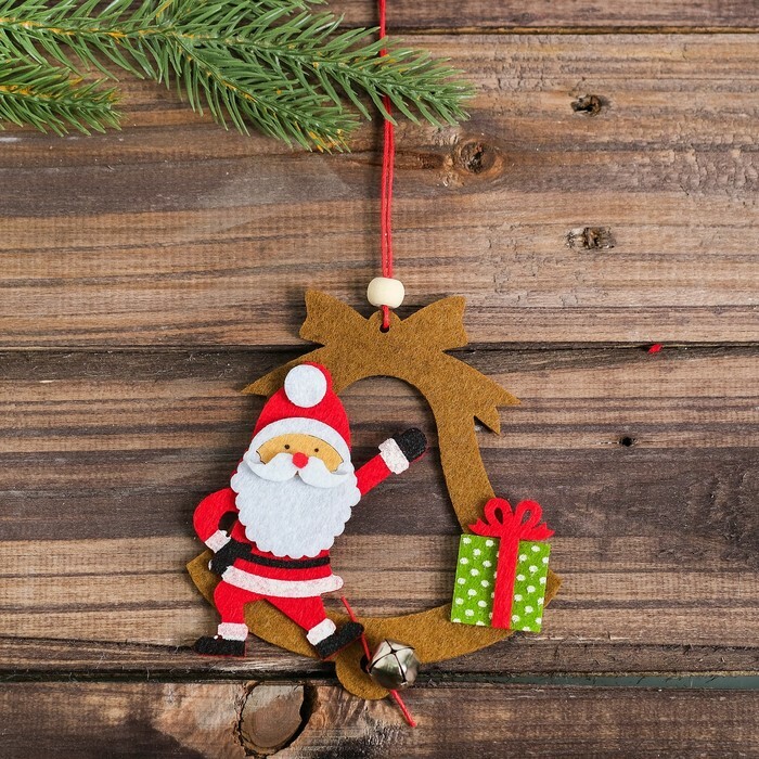 Set zum Basteln eines hängenden Weihnachtsbaumspielzeugs aus Filz \