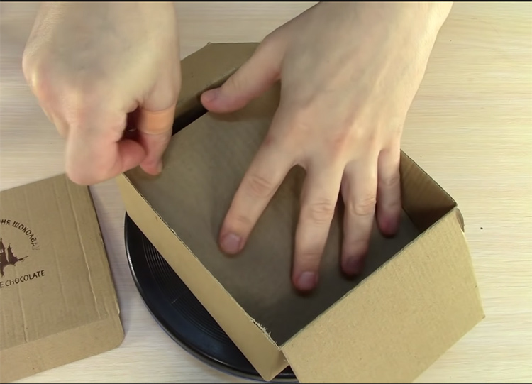 Seal prihodnost Kartonske škatle dnu dodatno plast. ga pritrdite na lepilo