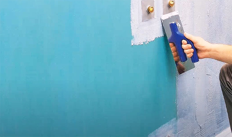 Vanntetting er et av de viktigste stadiene av veggbehandling når du installerer en badstue i en leilighet.