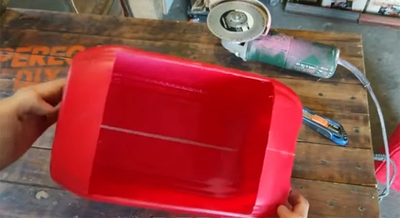 A great idea is to use cans of oil or antifreeze as boxes in the rack. You just need to cut the side wall in the canister on one side - and you will have an almost eternal and indestructible tray for any tools and small things