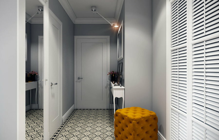 Small entrance hall with gray plain wallpaper