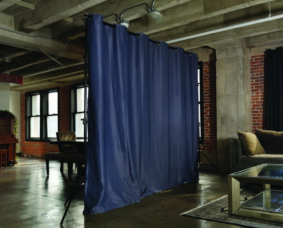 Loft-style apartment curtain zoning