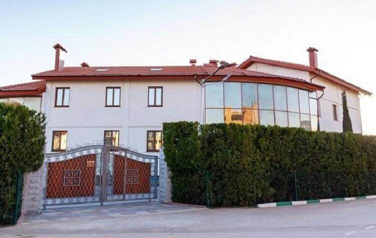 Unika palatsklassiker i lägenheter och bostäder i Alsou och Yana Abramov