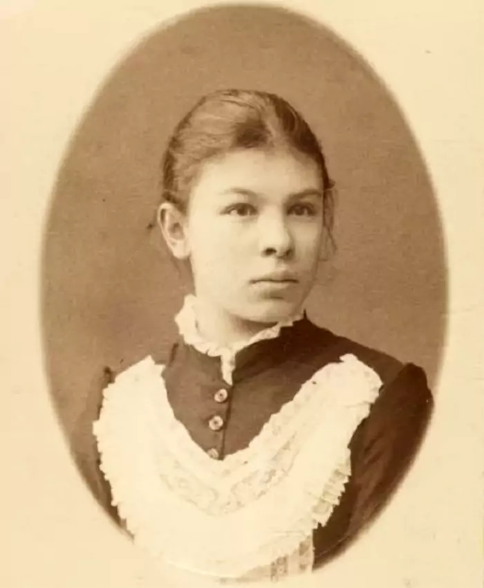 Younger sister of Vladimir Ulyanov Olga