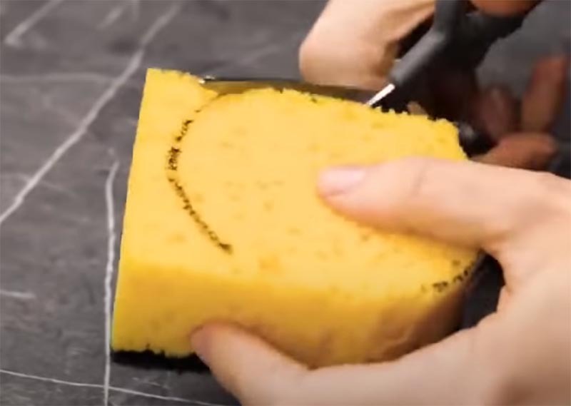 Cut the sponge to fit the lid and glue it to the inside with hot glue