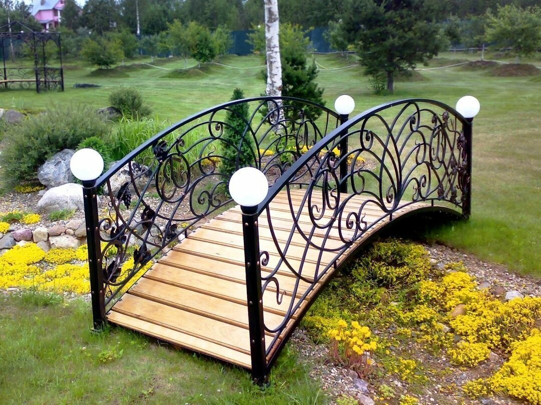 Bridges in landscape design in the garden in the country: registration of the site, real photos
