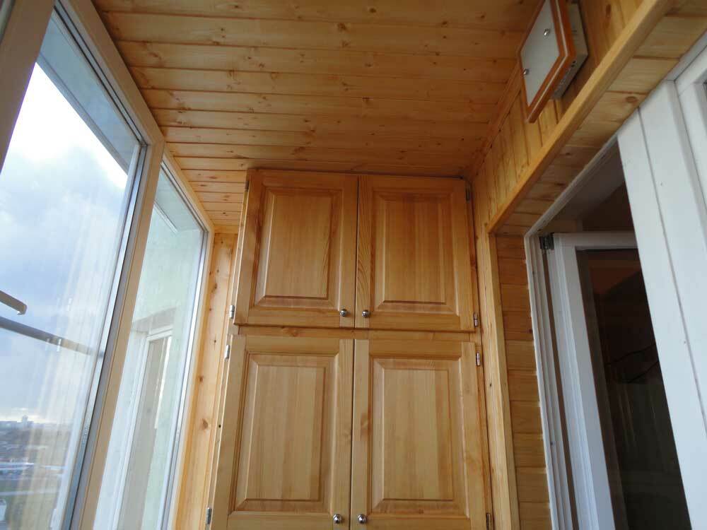 Dokončení stropu balkonu dřevěnou šindelem