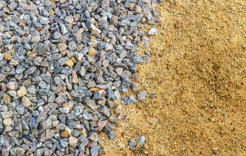 Drcený kámen je na druhém místě po písku, pokud jde o propustnost, a dále na seznamu jsou oblázky a podobné hrubé půdy