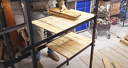 Doe-het-zelf-opties voor het maken van planken in de garage: eenvoudig en duidelijk