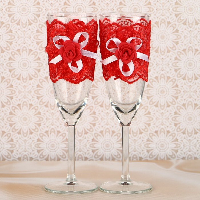 A set of wedding whipping glasses " Elite" with a lace bow, 2 pcs., Red