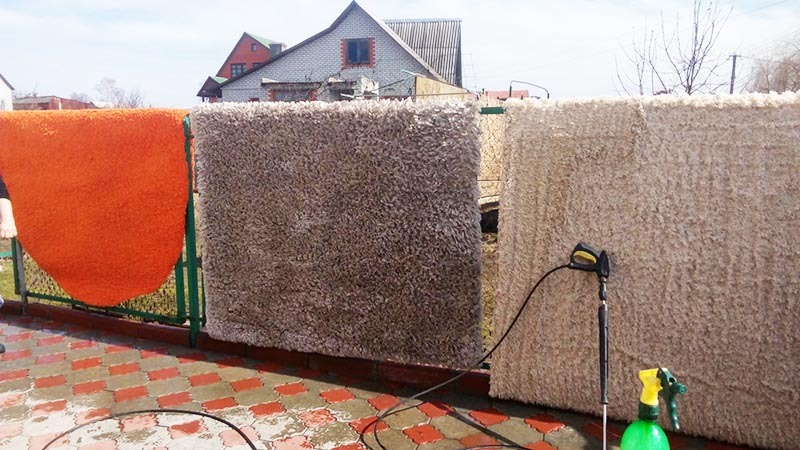 Si suelda tuberías, no tendrá que colgar alfombras en la cerca.