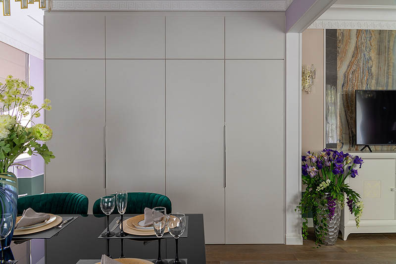 Built-in wardrobes were installed on both sides of the recreation area