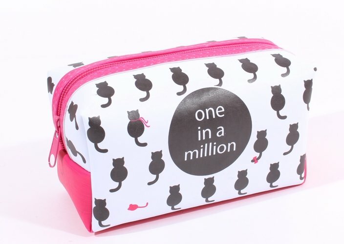 Cosmetic bag with zipper One in a million (16x8) (PVC box)