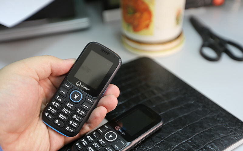 Kúpiť lacný, ale dobrý mobilný telefón: výber možnosti a ratingových modelov