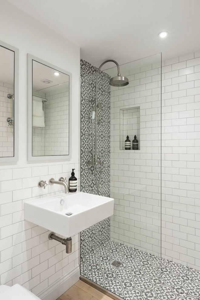 Dusch i ett modernt badrum
