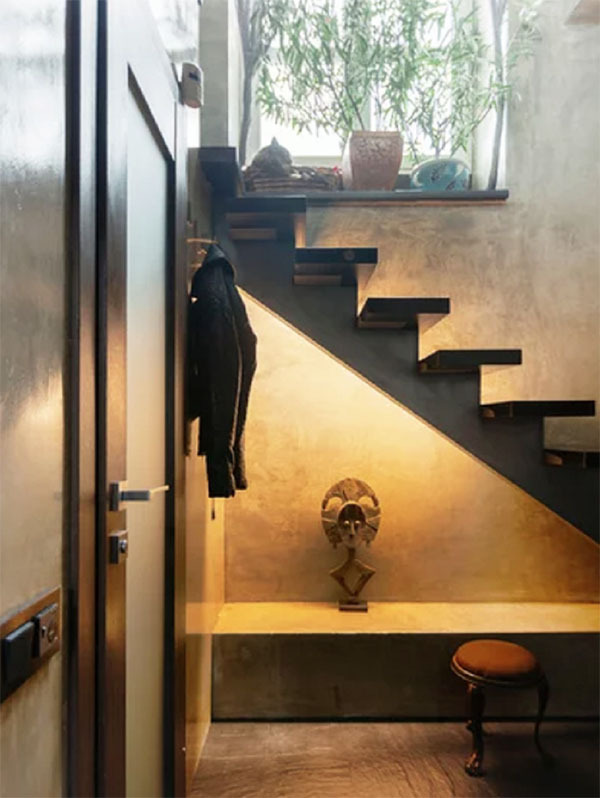 Mitya Fomin mostró una extraña remodelación de su lujoso apartamento de dos pisos