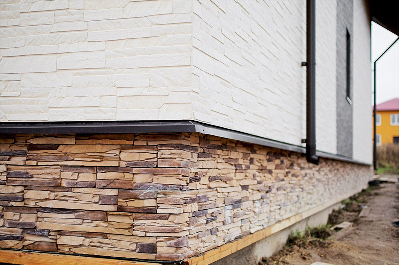 Prečo potrebujete soklové panely na vonkajšiu výzdobu domu