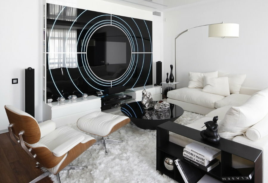 Augsto tehnoloģiju stila vienistabas dzīvokļa dekors