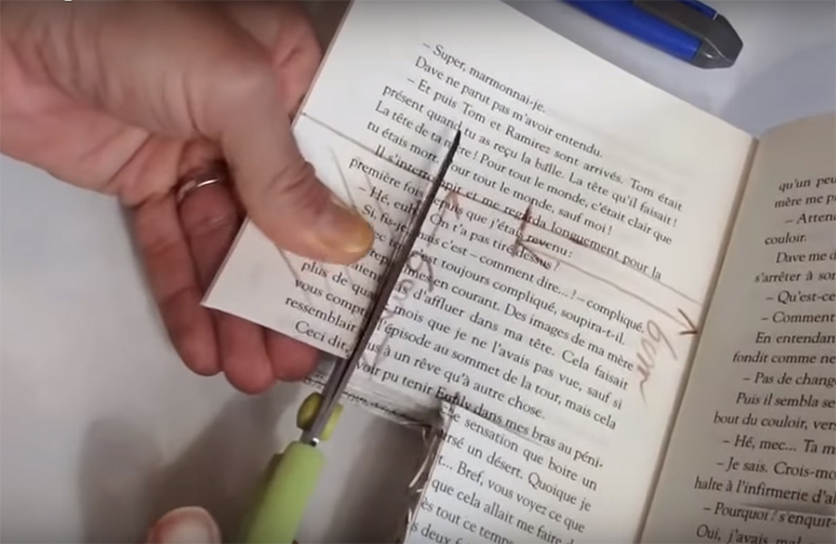 Cutting an entire volume is quite difficult, so periodically, in order not to deviate from the necessary lines, the markup will have to be transferred to new pages.