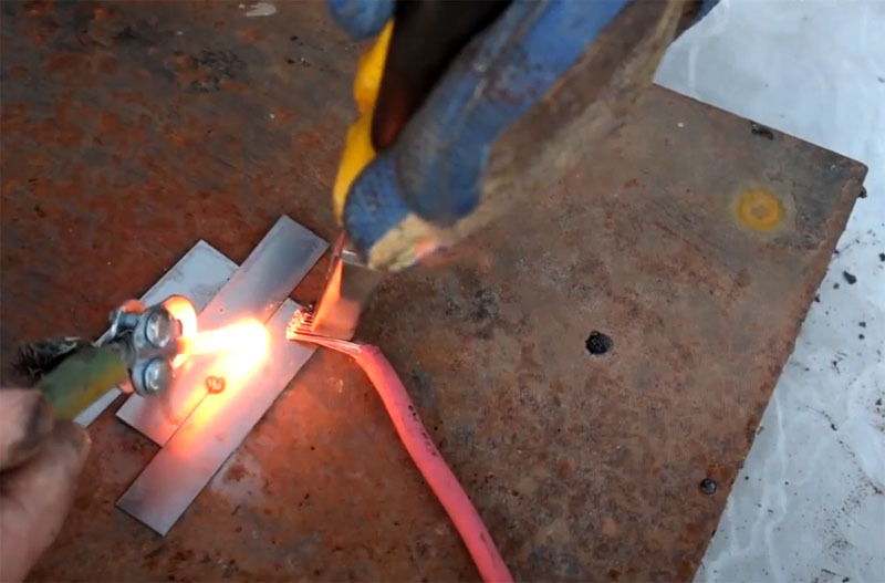 A hot electrode melts the metal, welding it in the place of heating