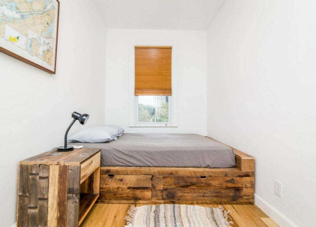 Pódio de madeira com cama confortável