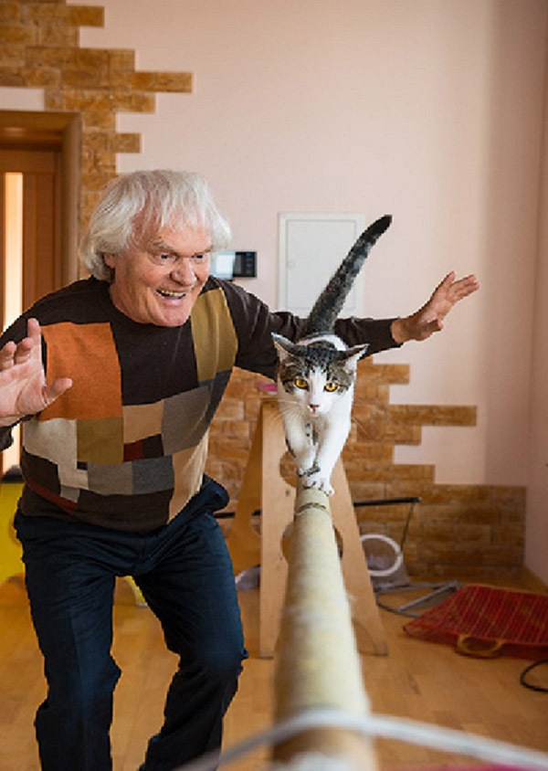 Katės namai: kokiomis sąlygomis gyvena pagrindinis šalies kačių mylėtojas Jurijus Kuklačiovas?