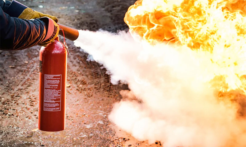 Husk at når du brenner stubber, må du ha brannslokningsmidler tilgjengelig og ta alle forhåndsregler.
