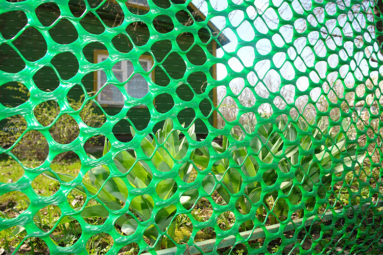 Decorative fence mesh: an affordable and beautiful solution